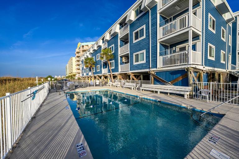 Oceanfront 2BR Updated Condo • Balcony Views • Pet Friendly • A Summer Place A7 - B&B Myrtle Beach