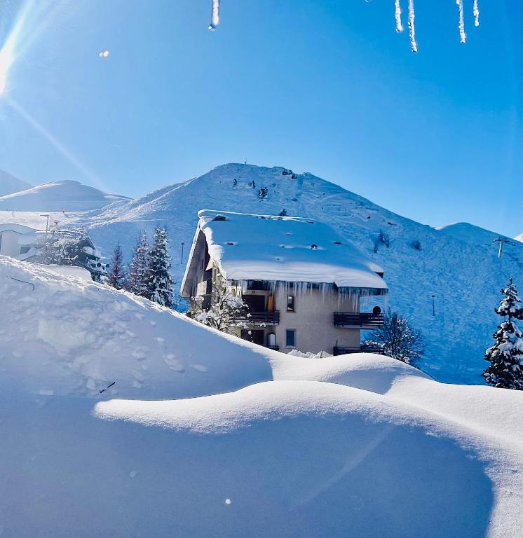 Appartamento 6 ospiti con piscina, 3 camere, box, 2 min piste - Snow Pool Chalet - Bed and Breakfast Prato Nevoso