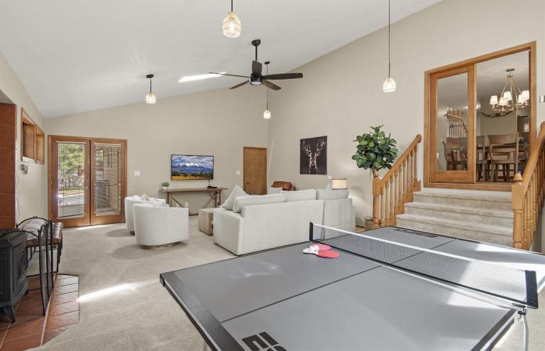 Spacious Retreat with Ping Pong and playset - B&B Flagstaff