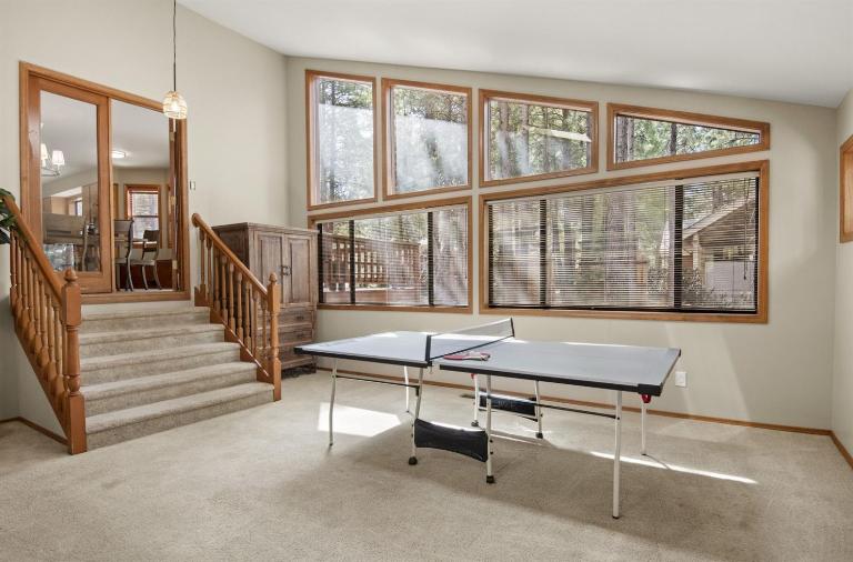 Spacious Retreat with Ping Pong and playset - B&B Flagstaff