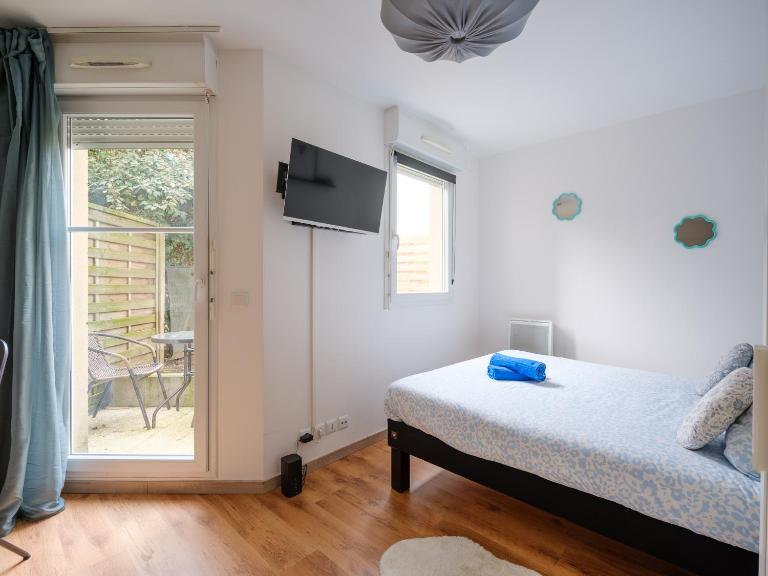 Studio lumineux - terrasse privée & parking - proche La Défense - B&B Argenteuil