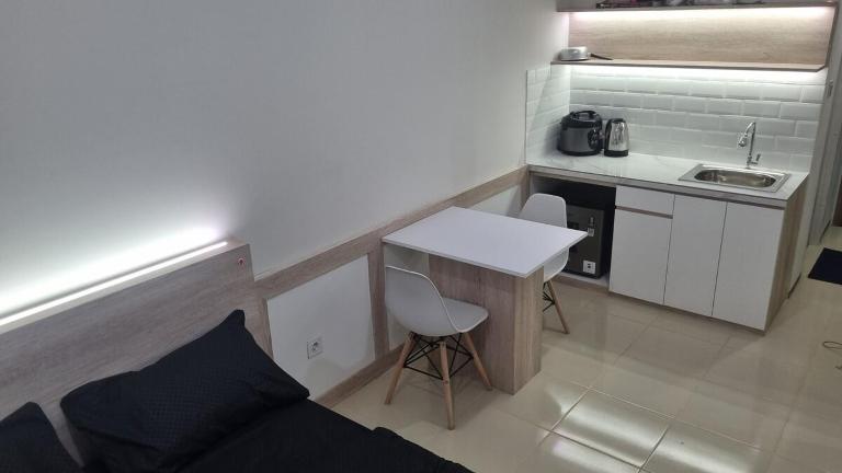 Apartment Azalea Studio - Meikarta District - Bed and Breakfast Leuweungmalang