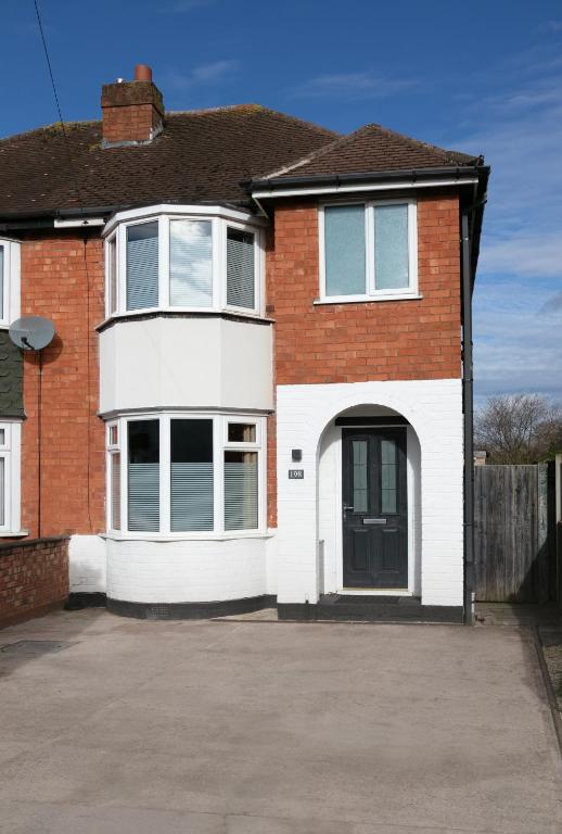 Modern Home with Office space NEC BHX - Bed and Breakfast Birmingham