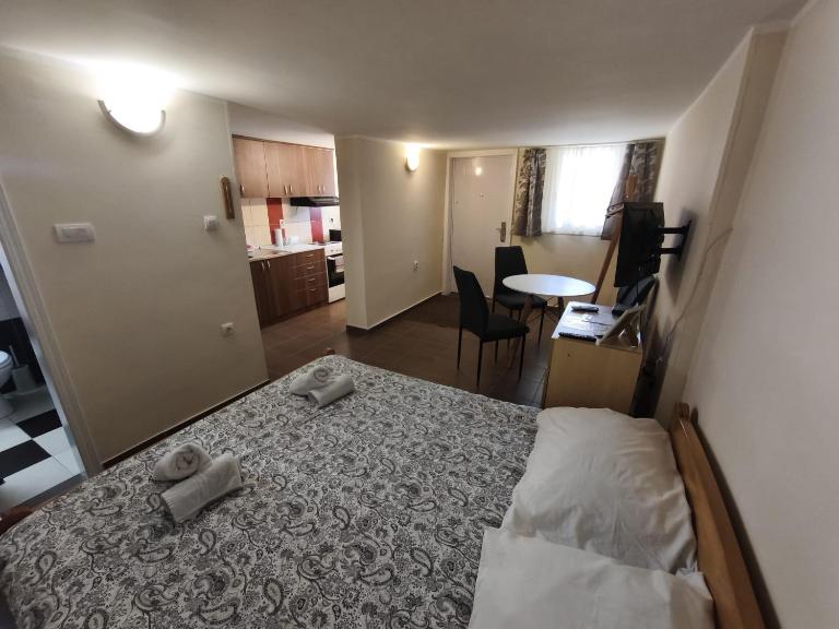 Cozy apartment for short term rent. - Chambres d'hôtes Kać