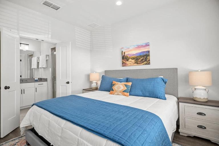 Lucilles Abode: Hot-tub+Pet Friendly+Close to Main - Chambres d'hôtes Fredericksburg