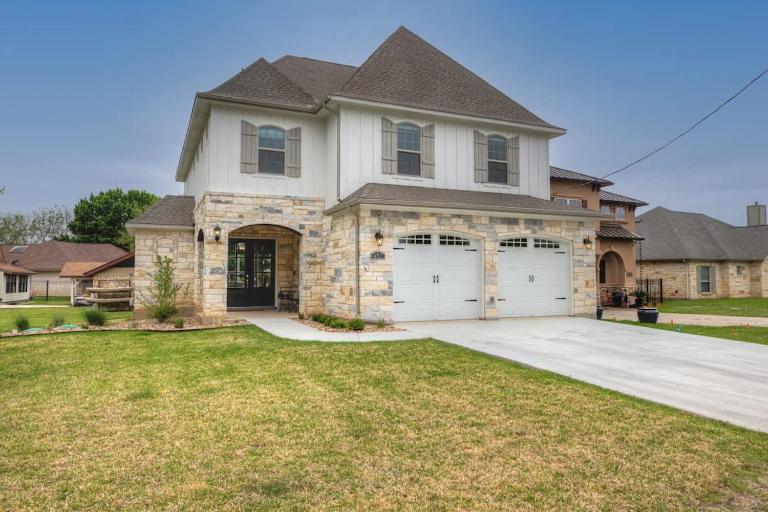 Stunning Luxury Home on Lake LBJ! - B&B Horseshoe Bay
