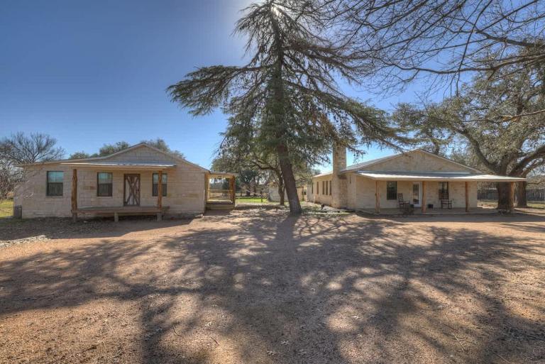 Willies House with Country Views - Shared Party Barn - Chambres d'hôtes Fredericksburg