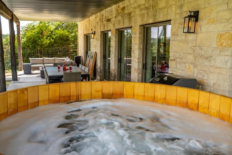 The Point Serene Hill Country Views with Pool & Hot Tub - Ferienwohnung Luckenbach