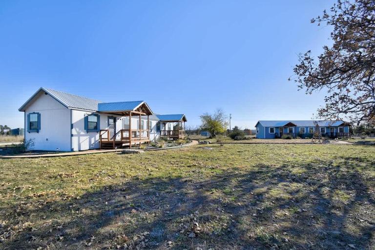 Holy Cow Cottage with Amazing Hill Country Views - B&B Tivydale