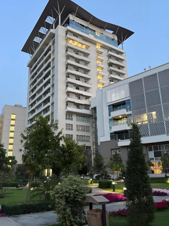 Penta Square Platinum Executive Apartments - DHA Phase 5 Lahore - B&B Lahore