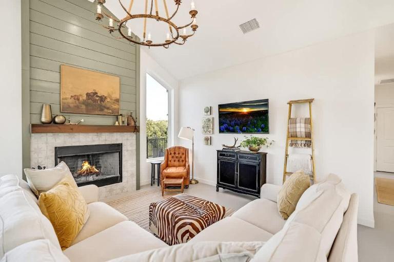 Gorgeous Home with Hot Tub 5min from the River - B&B Fourth Crossing