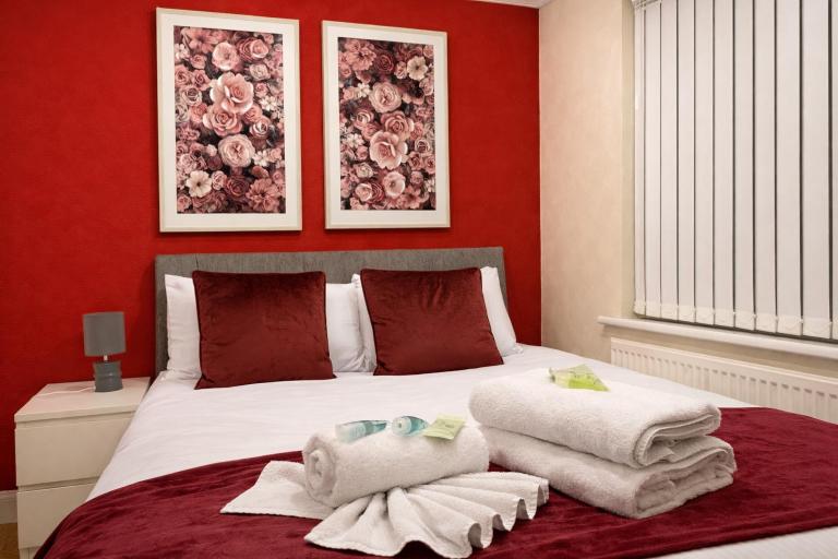 Cosy 3 bed house in the heart of Newport, sleeps 7 - B&B Newport