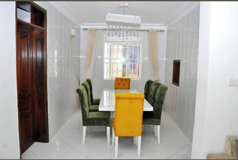 Island Inn Entebbe - B&B Entebbe