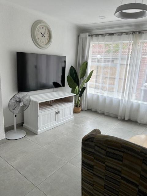 Modern Retreat in Fourways - B&B Centane