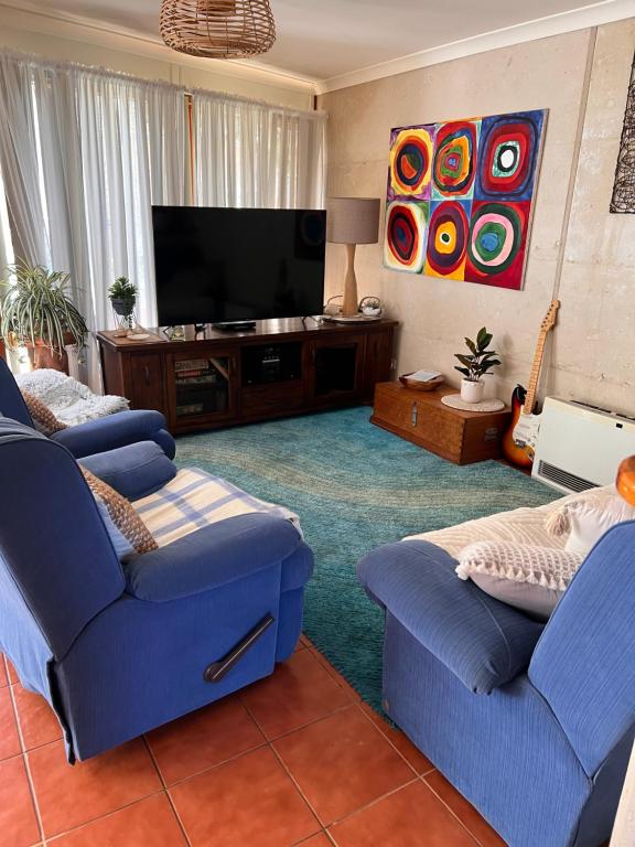 Red Emperor a trendy, modern townhouse in the heart of Esperance - Chambres d'hôtes Esperance