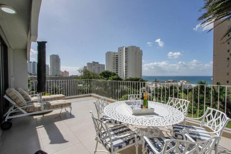 Oceanview 2BR Apt Umhlanga, Pool, Walk to Beach - Ferienwohnung Durban