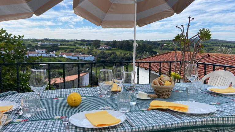 Varanda do Alqueva - Moradia T3 com Vista Panorâmica, BBQ e Praia Fluvial - Chambres d'hôtes Alqueva