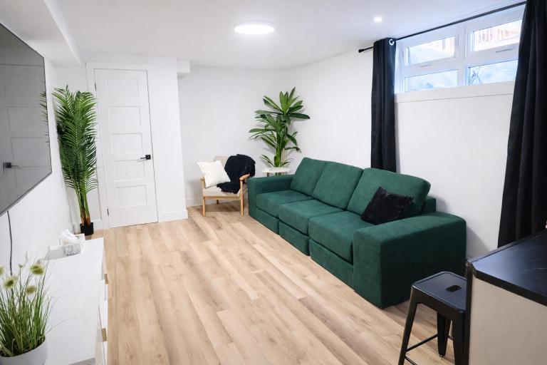 Spacious 2BR in Vieux Limoilou 10 min Old Quebec - B&B Quebec