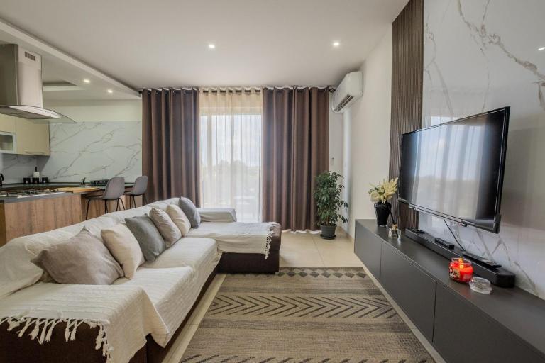 Bright & Spacious 1BR in Zejtun by SF Homes - Chambres d'hôtes San Pawl il-Bahar