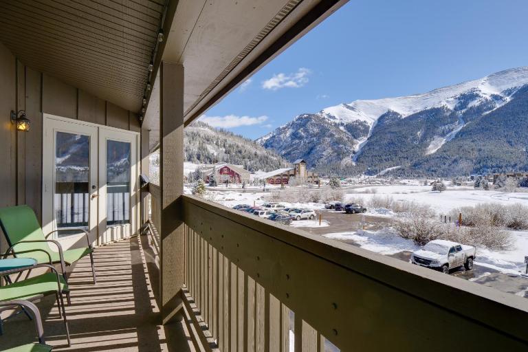 Walk to Copper Mountain Lifts: Mtn-View Condo - B&B Copper Mountain