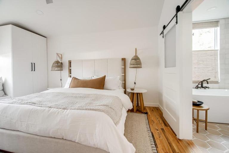 Koselig Hus with Cowboy Pool & Outdoor Shower - B&B Fredericksburg