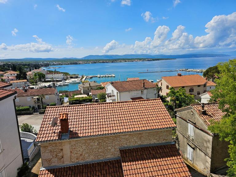 Gordana's place with a sea view - B&B Malinska