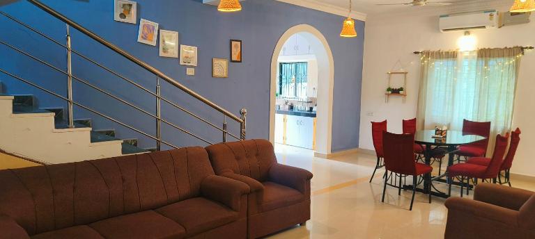 Rooms in the 4 Bedroom House, Morjim Beach 500 meters away - Ferienwohnung Morjim