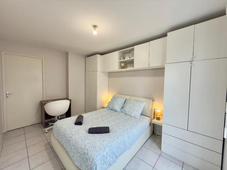 Cozy - Parking privé - Proche Eurexpo et Groupama Stadium - B&B Vaulx-en-Velin