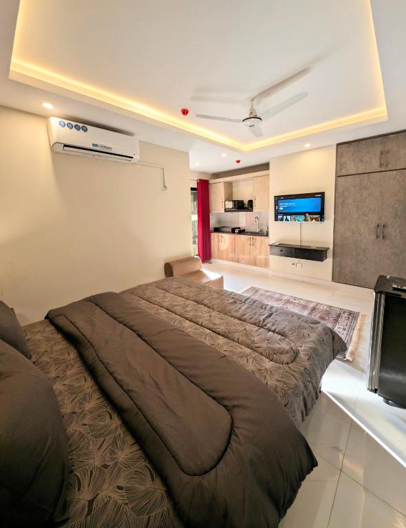 Cozy Studio Getaway- Bahria Town Phase IV - B&B Rawalpindi