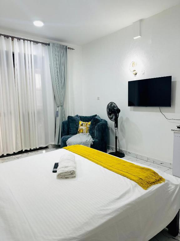 One minute to Victoria Mall & 8 minutes to Entebbe airport - B&B Entebbe