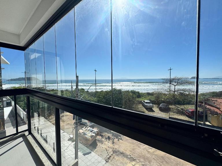 Residencial Praiamar - Apartamento com vista incrível para o mar, localizado na Praia de Palmas, a apenas 1 minuto a pé da praia. - B&B Governador Celso Ramos