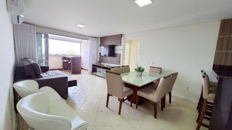 Residencial Yasmin - Apartamento espaçoso na Praia de Palmas com 3 quartos, totalmente equipado e mobiliado, muito confortável e com excelente localização. - B&B Governador Celso Ramos