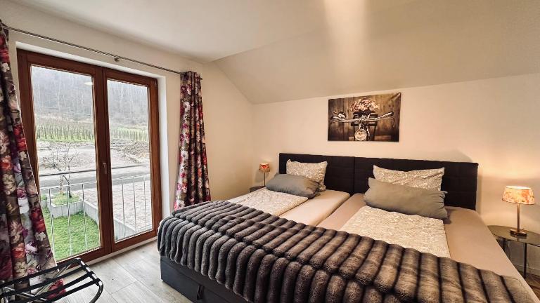 Sonnenruhe - stilvolle Ferienwohnung bei Radolfzell am Bodensee mit Balkon & Parkplatz - Ferienwohnung Radolfzell am Bodensee