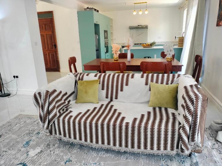 Prime Elgon View 5BR Family Home Private Secure - B&B Eldoret