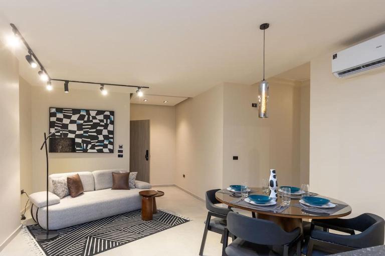 Luxury 2 BR - 1 Ensuite - POOL - By Beithady - BH-26-402 - Chambres d'hôtes New Cairo