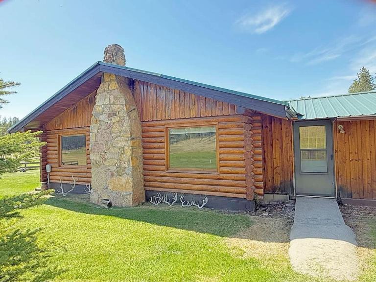 12 Mile Ranch - B&B Custer