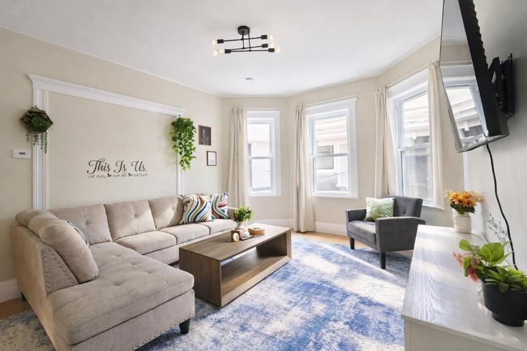Premium 4BD 2BA Near Boston, Encore, and T-Station - B&B Somerville