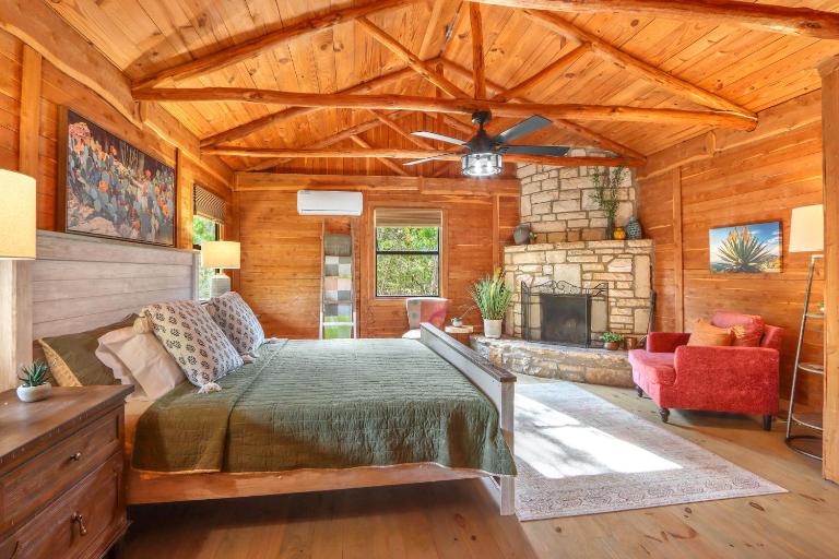 Sanderson at The Bend - B&B Wimberley