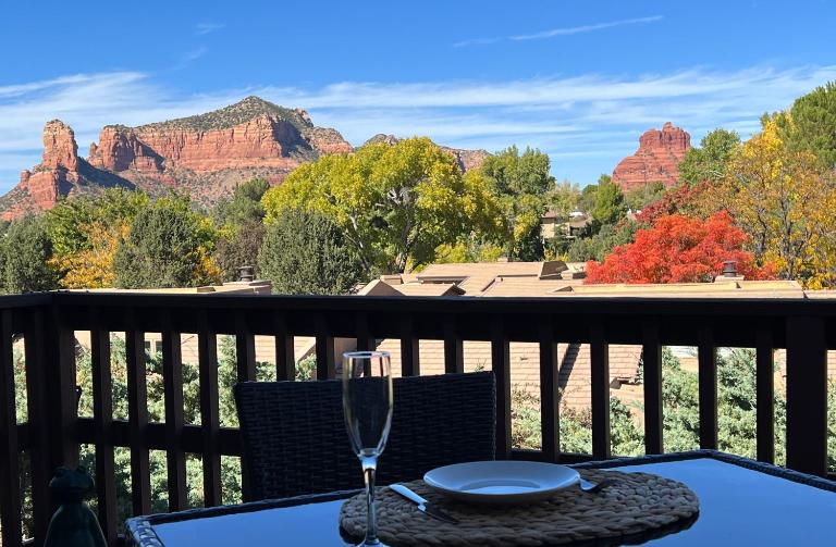 Remodeled Sedona Townhome on Golf Course with Stunning Red Rock Views - Bed and Breakfast Sedona