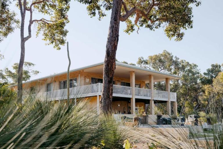 Eagle Bay Eyrie Walk to Beach Pet-Friendly - Chambres d'hôtes Dunsborough
