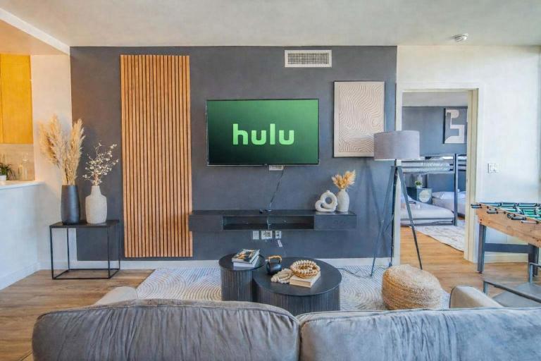 Tranquil 1BR with Parking Gym Pool - B&B Phoenix