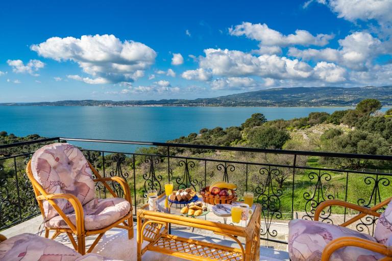 Toumazatos House Kefalonia with Sea & Sunset View - B&B Kefalonia