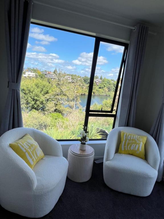 Riverview Sunset Getaway - B&B Hamilton