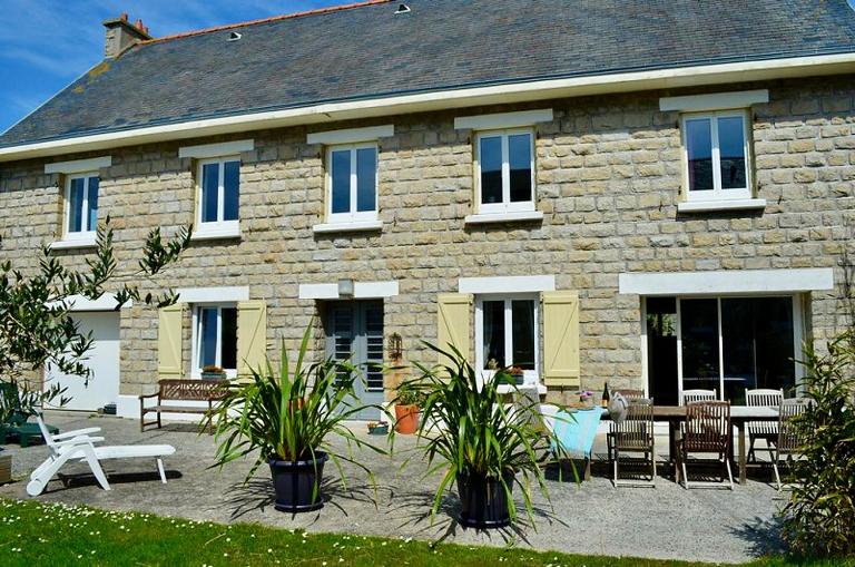 Villa Bouline Plage de Pors Carn à 250m à pied Grande maison authentique bretonne bien équipée pour 10 personnes Capacité rare dans la région Jardin BBQ Parking privatif - B&B Penmarch