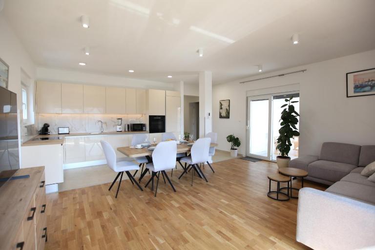 Trogir Kaštela big apartment near the beach - B&B Kutleše