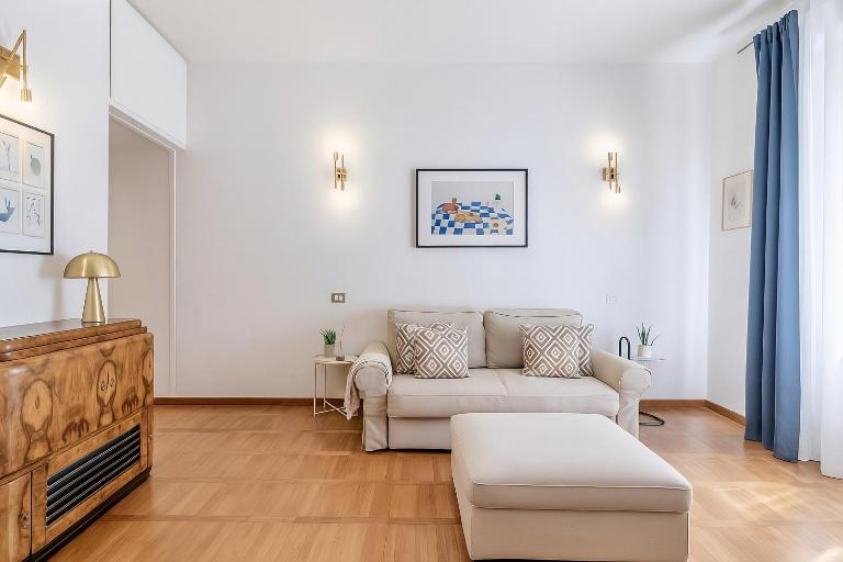 The Boutique Houses - Spacious Apartment with Balcony - M3 Repubblica 2 stops to Montenapoleone Duomo , 1 stop to Central Station - Milan City Center - Ferienwohnung Mailand