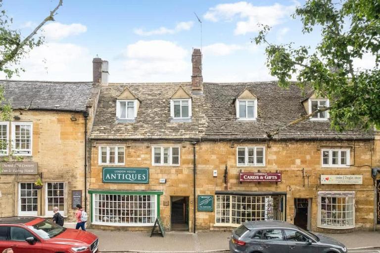 Moreton High Street - Sleeps 10, with private garden - B&B Moreton in Marsh