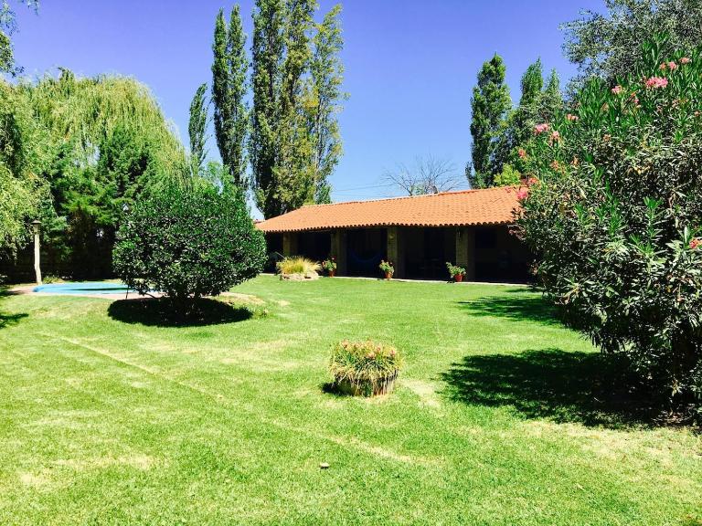 Excellent country house in a private neighborhood for 10 - Bed and Breakfast Mendoza