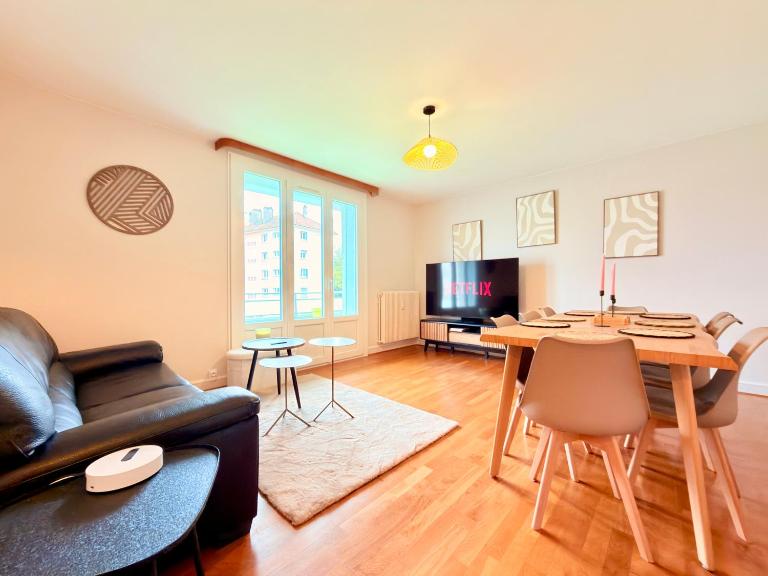 Appartement neuf 8 prsn Garage & Terrasse privée - Bed and Breakfast Besançon