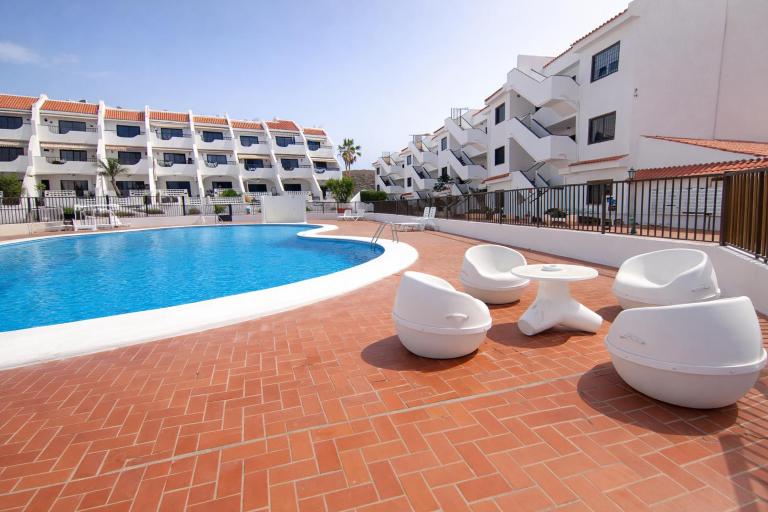 Sunny Pool Apartment Costa del Silencio - B&B Arona